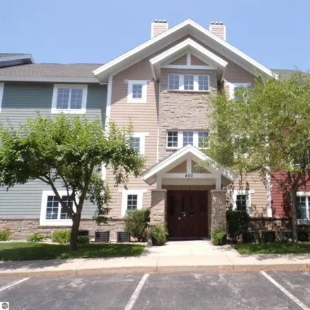 Buy this 3 bed condo on 1296 Sunnyside Drive in Cadillac, MI 49601