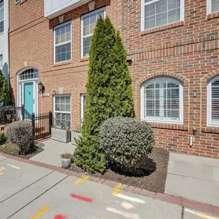 Buy this 3 bed house on 4007 Columbia Pike in Arlington, VA 22204