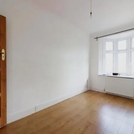 Rent this 3 bed apartment on South Eden Park Road in London, BR3 3BG