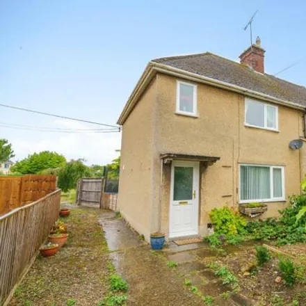 Buy this 2 bed house on Ampney Orchard in Bampton, OX18 2AF