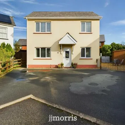 Buy this 3 bed house on 14 Tudor Gardens in Pembrokeshire, SA61 1LB