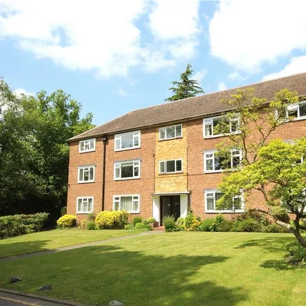 Rent this 2 bed apartment on Trotsworth Court in Virginia Water, GU25 4AH
