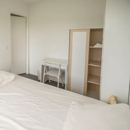 Rent this 4 bed room on Jan van Zutphenstraat 251 in 1069 RR Amsterdam, Netherlands