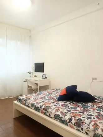 Rent this 3 bed room on Via Vittorio Barzoni in 2, 20139 Milan MI