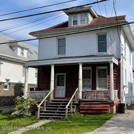 Buy this 5 bed house on 50 Hope Avenue in New York, NY 10305