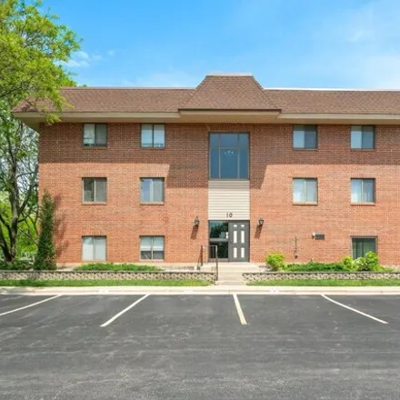 Buy this 1 bed condo on Woodridge Way in Lombard, IL 60148