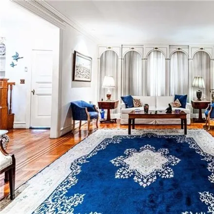 Image 4 - 2415 Avenue S, New York, NY 11229, USA - House for sale