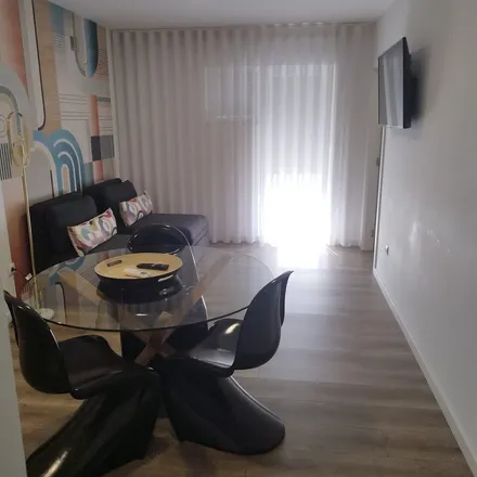 Rent this 5 bed apartment on Avenida Fernão de Magalhães 266 in 3000-172 Coimbra, Portugal