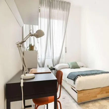 Rent this 6 bed room on Via Lorenteggio in 80, 20146 Milan MI