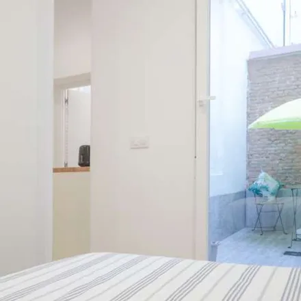 Rent this 1 bed apartment on Madrid in Movilonia, Calle de la Palma