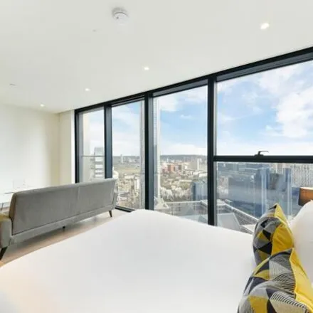 Image 3 - Hampton Tower, 75 Marsh Wall, Canary Wharf, London, E14 9SH, United Kingdom - Apartment for rent