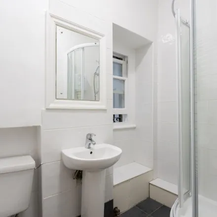 Image 7 - Bed Station Earls Court Road, 270 Earl's Court Road, London, SW5 9RF, United Kingdom - Room for rent