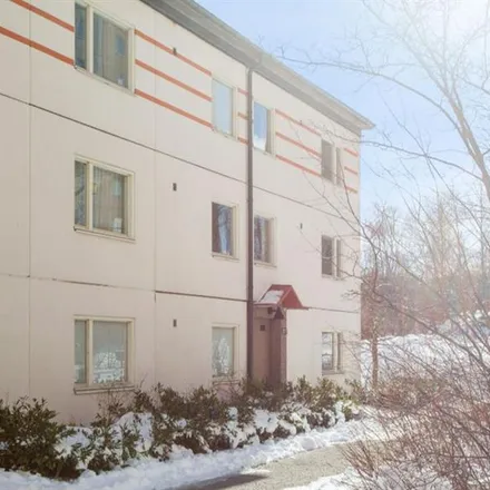 Rent this 3 bed apartment on Tvillingarnas gata 317 in 136 63 Handen, Sweden