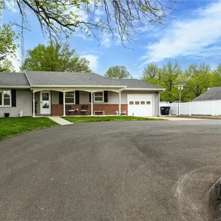 Buy this 4 bed house on East Union Avenue in Litchfield, IL 62056
