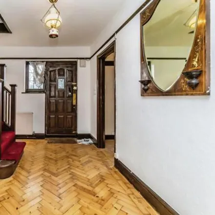 Image 6 - Hail & Ride Foxley Wood, Northwood Avenue, London, CR8 2EP, United Kingdom - House for sale
