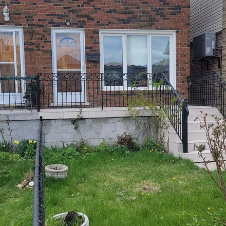 Image 7 - 198 Boon Avenue, Old Toronto, ON M6E 1J8, Canada - Apartment for rent
