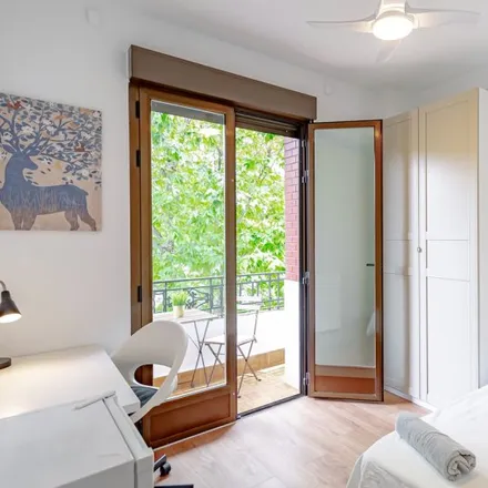Rent this 6 bed room on Madrid in Av. Albufera - Av. Pablo Neruda, Avenida de la Albufera