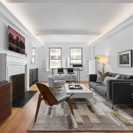 Image 2 - 310 East 69th Street, New York, NY 10065, USA - Apartment for sale