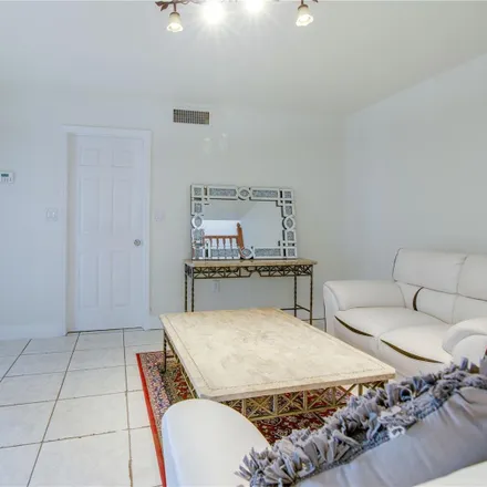 Image 6 - 8183 Northwest 99th Street, Hialeah Gardens, FL 33016, USA - Townhouse for sale