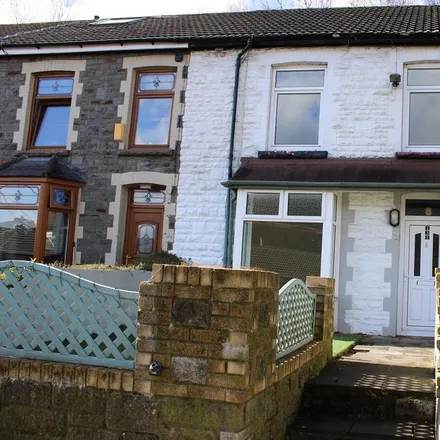 Rent this 3 bed townhouse on Kenry Street in Tonypandy, CF40 1DE