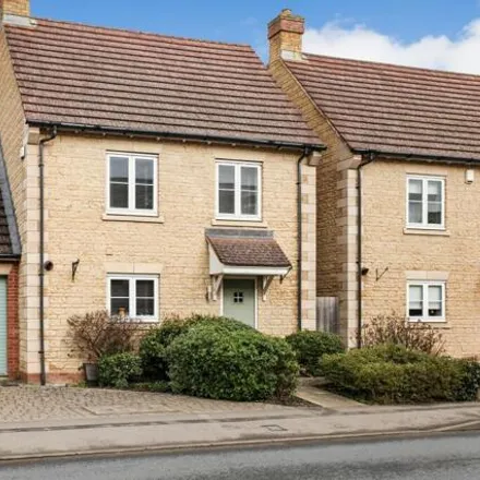 Buy this 3 bed house on Dulverton Place in Moreton-in-Marsh, GL56 0HG