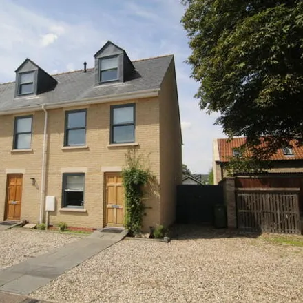 Rent this 4 bed house on 22 Scotsdowne Road in Cambridge, CB2 9HU