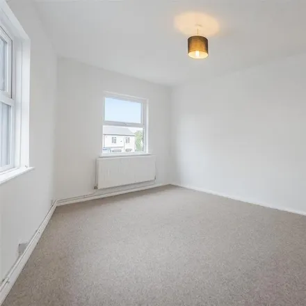 Image 5 - White Hart Meadows, Ripley, GU23 6ND, United Kingdom - Apartment for rent