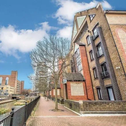 Buy this studio apartment on 48 Discovery Walk in St. George in the East, London