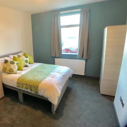 Rent this 6 bed room on 151 Dodworth Road in Barnsley, S70 6EB