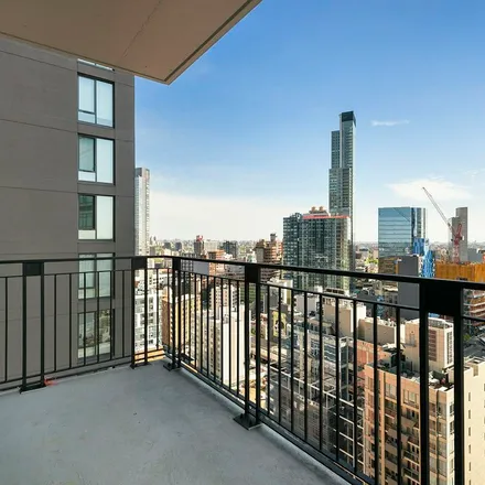Image 2 - The Edison, 27-21 44th Drive, New York, NY 11101, USA - Apartment for rent