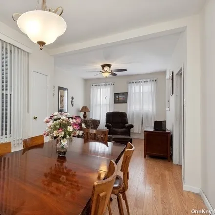 Image 6 - 78-24 68th Avenue, New York, NY 11379, USA - Duplex for sale