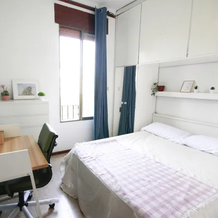 Rent this 1 bed room on Avinguda del Paral·lel in 130, 08015 Barcelona