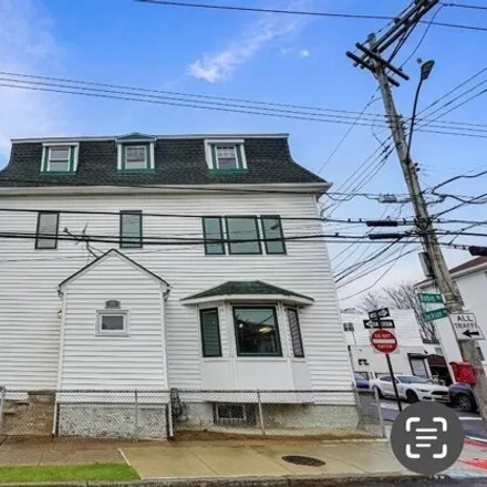 Buy this 4 bed house on 85 Robin Road in New York, NY 10305