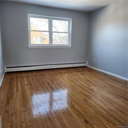 Rent this 3 bed apartment on 2952 Laconia Avenue in New York, NY 10469