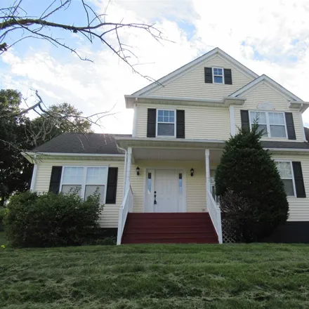 Rent this 3 bed house on 585 Beekman Road in Sylvan Lake, East Fishkill