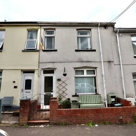 Rent this 3 bed townhouse on William Street in Cwm, NP23 7TH
