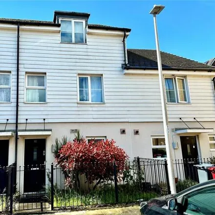 Rent this 3 bed townhouse on 28 St Agnes Way in Reading, RG2 0FS