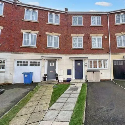 Buy this 5 bed townhouse on Selset Way in Hull, HU7 3DE