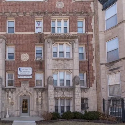 Rent this studio apartment on 4735 North Beacon Street in Chicago, IL 60640