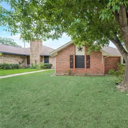 Buy this 4 bed house on 1532 Copper Meadow Drive in Mesquite, TX 75149