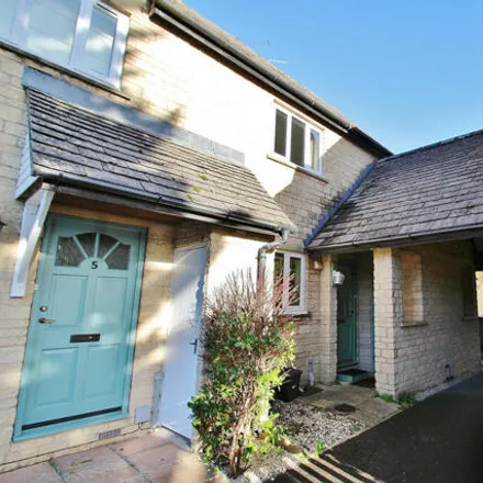 Buy this 2 bed townhouse on Kingsfield Crescent in Witney, OX28 3JW