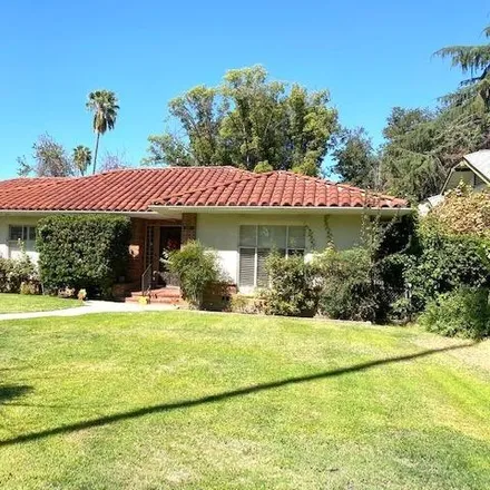 Buy this 3 bed house on 4007 East Huntington Boulevard in Fresno, CA 93702