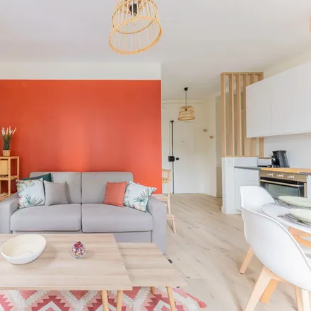 Rent this 2 bed apartment on 23 Avenue Petitgout in 92700 Colombes, France