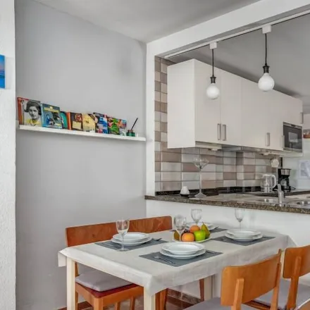 Rent this 2 bed apartment on Fuengirola in Avenida Jesús Santos Reín, 29640 Fuengirola