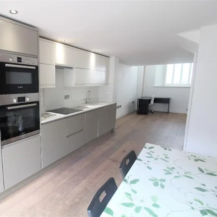 Rent this 3 bed apartment on 10-11 Borough Street in Brighton, BN1 3BG