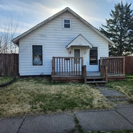 Buy this 2 bed house on 1239 Grand Avenue in Muscatine, IA 52761