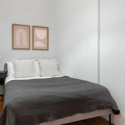 Image 5 - Carrer de Joan Güell, 87, 08028 Barcelona, Spain - Apartment for rent