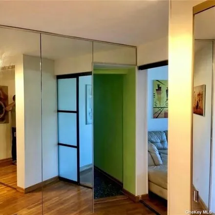 Image 6 - The Wedgewood, 2580 Ocean Parkway, New York, NY 11223, USA - Apartment for sale