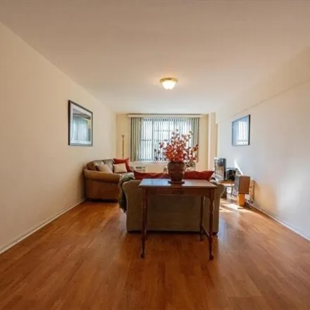 Image 3 - 1275 East 51st Street, New York, NY 11234, USA - Apartment for sale