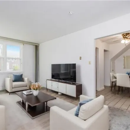 Image 4 - 2028 East 58th Street, New York, NY 11234, USA - Apartment for sale